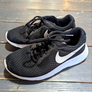 Black Nike lace up sneakers- Size Y3